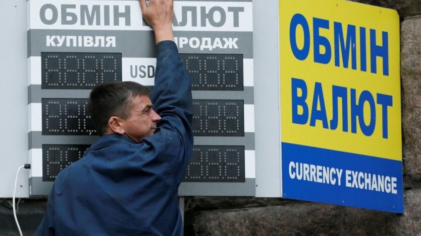 The exchange rate will surprise: how much Ukrainians will have to pay for 100 dollars by the end of the year