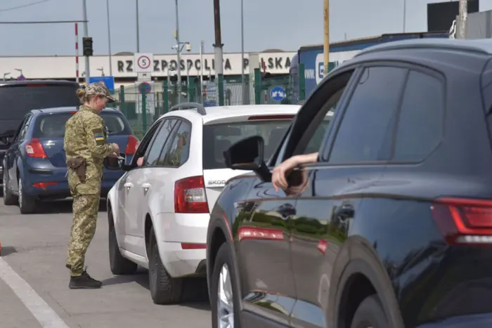 Чоловіки до 24 років зможуть виїжджати за кордон? Деталі від Веніславського