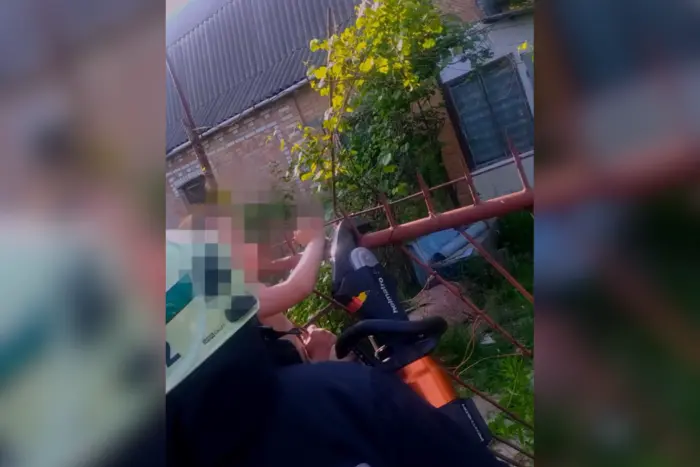 In Vinnytsia region, rescuers freed a boy stuck in a metal fence