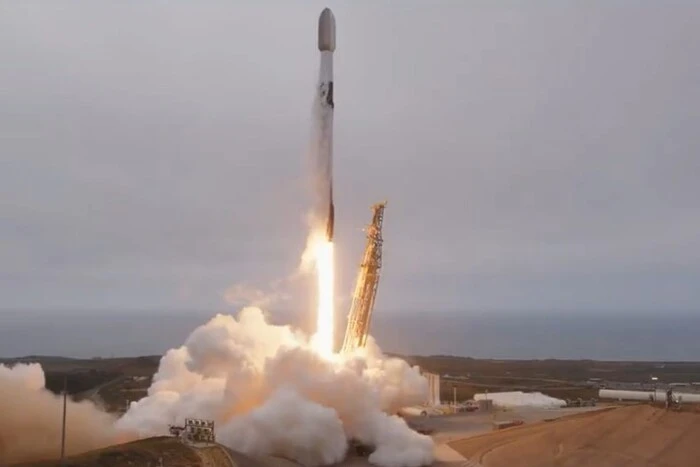 Nowa rakieta Falcon 9 wyniosła na orbitę 27 satelitów Starlink