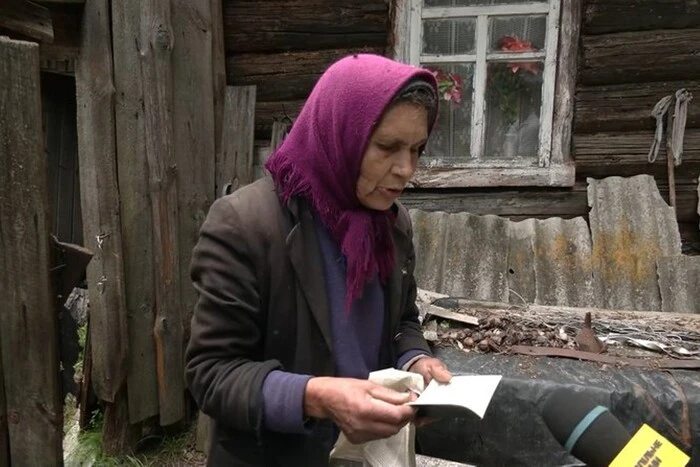 На Черниговщине женщина живет одна среди леса и без пенсии
