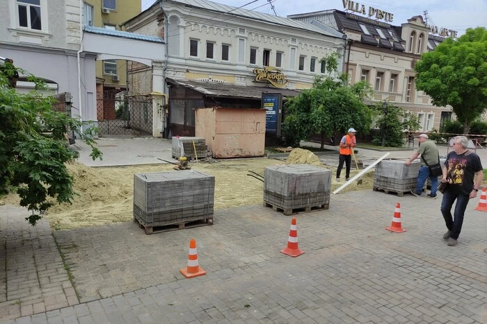 Суми витрачають 200 тис. на тротуар, поки місто обстрілюють