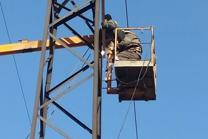 За добу ДТЕК повернул свет 17 тысячам домов после обстрелов