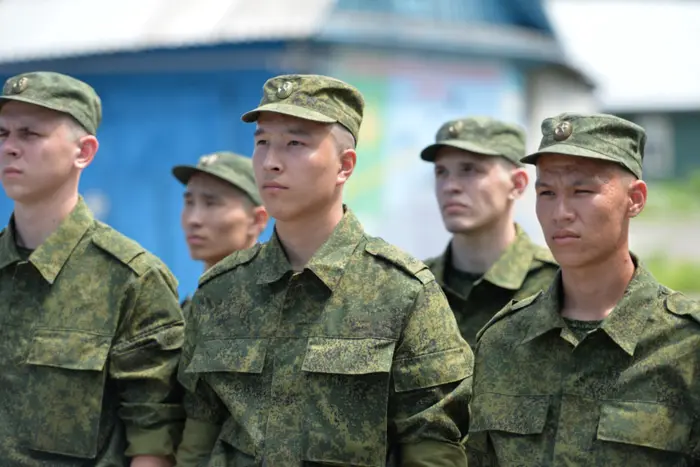 Росія жене на фронт трудових мігрантів. ГУР розкриває цинічну схему вербування