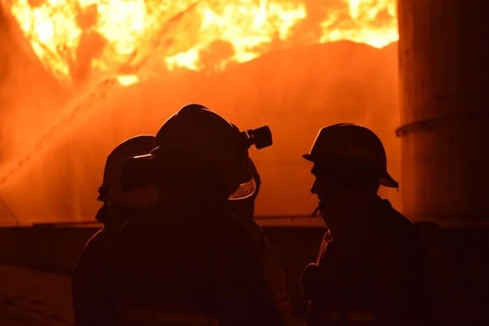 In Saporischschja brach nach dem Angriff der RF ein Feuer in einem Industrieunternehmen aus