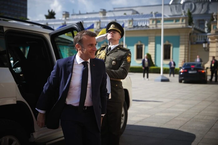 Macron obudził Trumpa, aby omówić pokój na Ukrainie