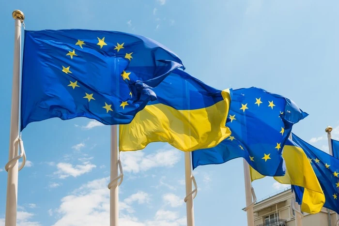 Европейская комиссия будет предлагать украинцам ознакомительные поездки на Родину