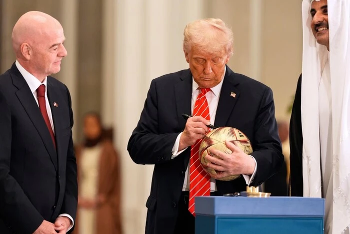 УЕФА раскритиковала президента ФИФА за участие в турне Трампа