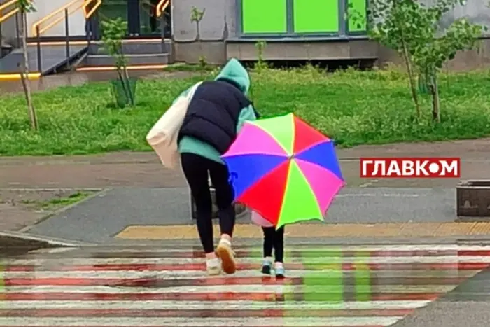 Gewitter, Sturmböen und Hagel. Meteorologen warnen vor Unwettern in mehreren Regionen