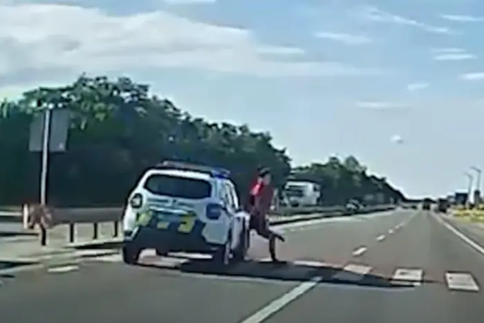 Potrącenie nastolatka przez auto patrolowe: w jakim stanie jest nieletni