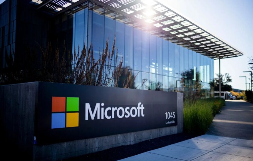 Microsoft сократила сотни рабочих мест на фоне миллиардных инвестиции в ИИ