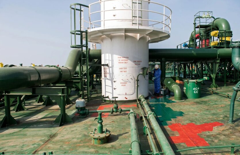 Sanctioned US tankers deliver Russian oil to India