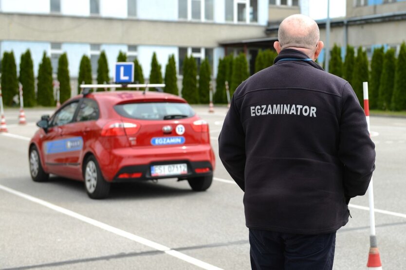 Prawo jazdy dla Ukraińców w Polsce wydawane jest na nowo: wymieniono pierwsze 3 kroki