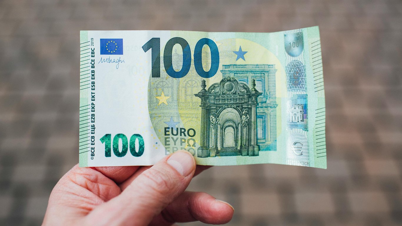 Der Euro-Kurs in der Ukraine - Was man im Sommer mit Ersparnissen in Währung tun sollte