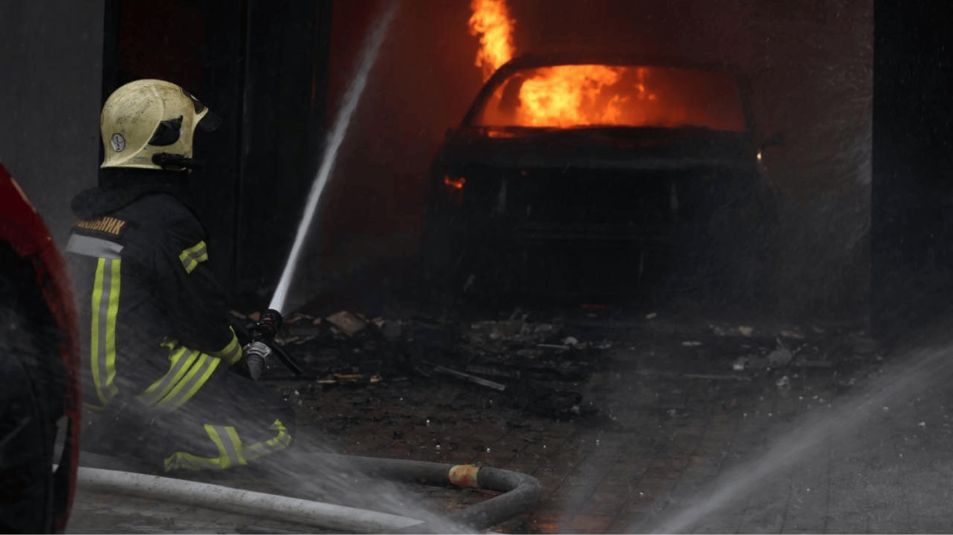 Attack of the Russian Federation on Lutsk - Emergency Situations Service shows the consequences of shelling