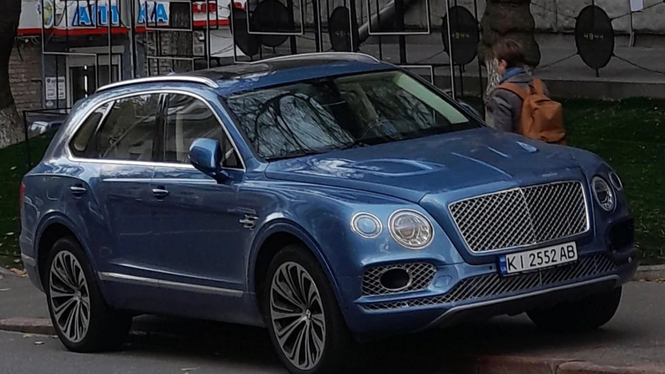 В Киеве разбили Bentley за 400 000 долларов на следующий день после покупки