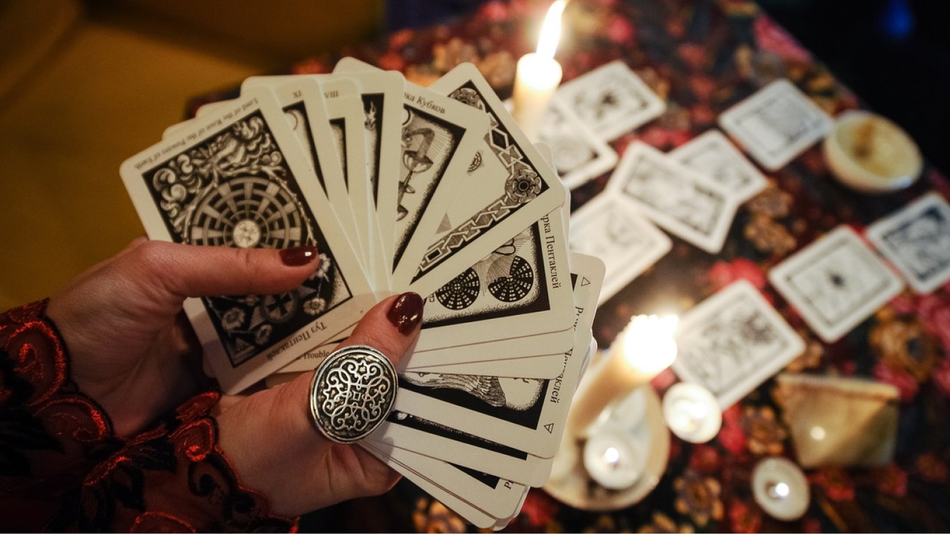 Horoscope for all Zodiac signs on July 11, 2025 according to Tarot