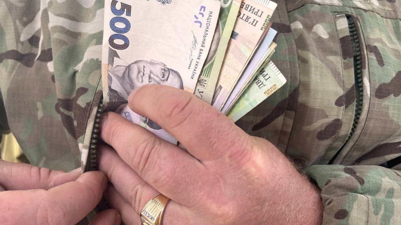 Выплаты военнослужащим с инвалидностью — сколько начисляют в июле