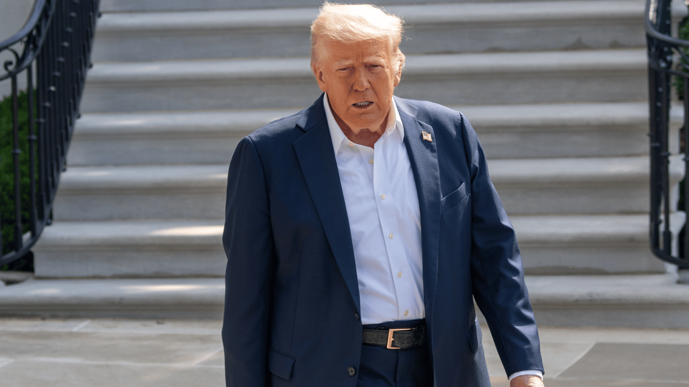 The US fires employees who investigated cases against Trump
