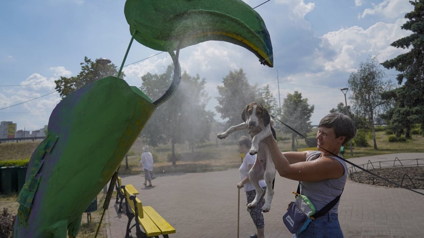 Аномальна спека та дощі — прогноз погоди на сьогодні в Україні