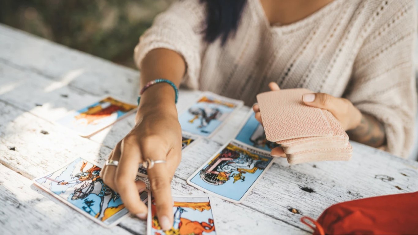 Horoscope for All Zodiac Signs on July 15, 2025, According to Tarot