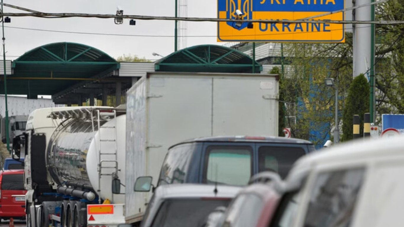 Выезд в Молдову осложнен — где пробки на трассе Одесса-Рени