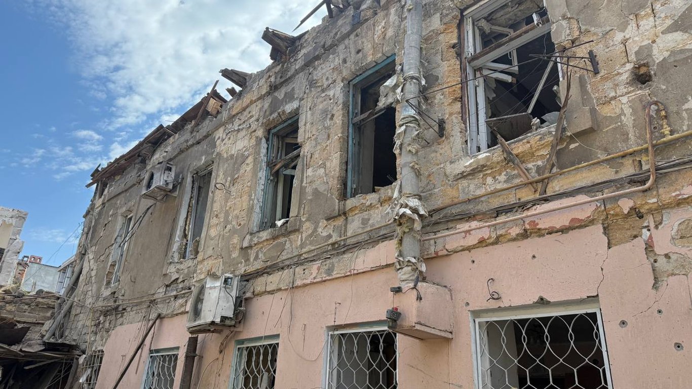 In Odessa werden Häuser abgerissen, die durch Beschuss zerstört wurden - welche