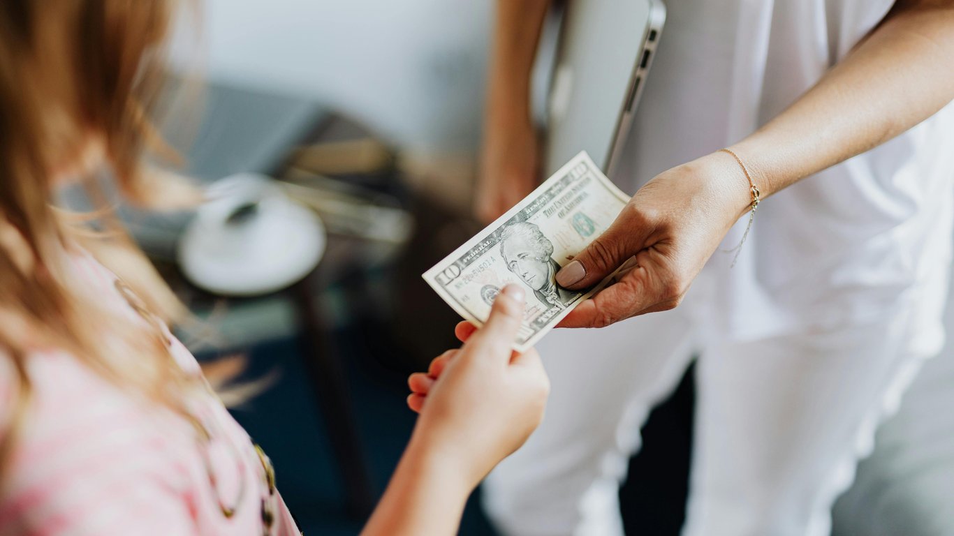 Check savings — which dollar bills will not be accepted in July