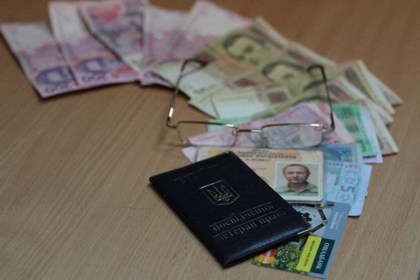 Indeksacja emerytur 'pożarła' dodatki: kogo z Ukraińców pozbawiono dopłat