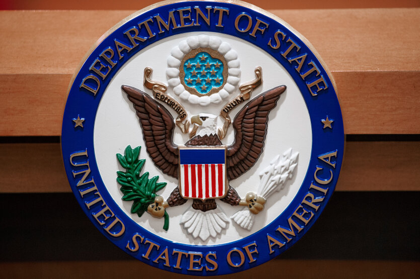 Graphic illustration depicts the position of the Ukrainian Foreign Ministry and the U.S. State Department regarding the role of a mediator